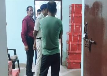 प्रिंसिपल मयंक कुमार श्रीवास्तव को केंद्रीय अन्वेषण ब्यूरो (CBI) ने बुधवार को 32,000 रुपये की रिश्वत लेते हुए  गिरफ्तार किया !