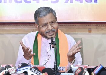 हेमंत सरकार संविधान से नहीं “मुखेर  कानून”  से चल रही !