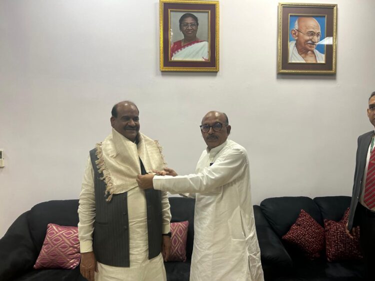 ओम बिरला को विदा करने रबीन्द्रनाथ महतो बिरसा मुंडा एयरपोर्ट  पहुँचे !