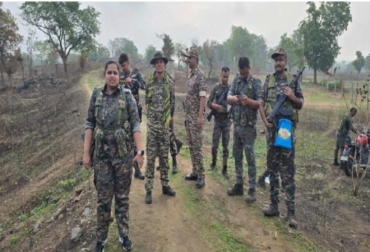 पलामू में पुलिस और सुरक्षाबलों का बड़ा अभियान चल रहा है !