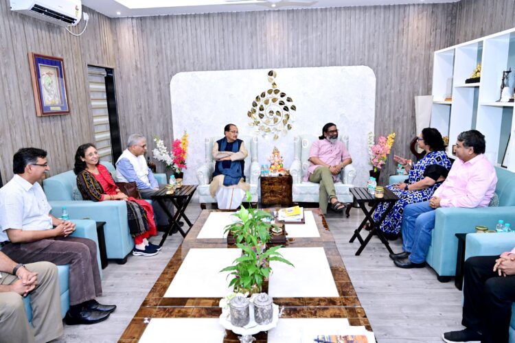 झारखंड के मुख्यमंत्री हेमंत सोरेन से 16वें वित्त आयोग के सदस्यों ने की मुलाकात !