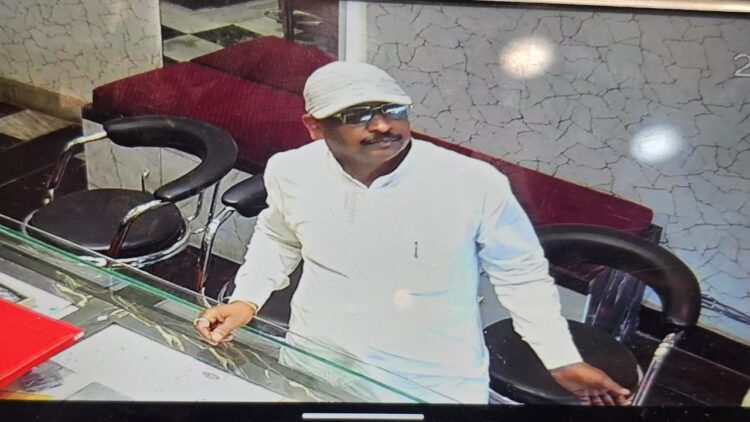 शंकर ज्वेलर्स नामक दुकान नकली चांदी दिखाकर ठग ने  की ठगी !