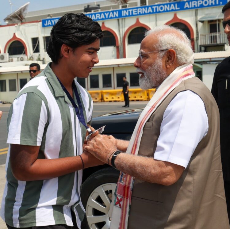 प्रधानमंत्री नरेंद्र मोदी ने क्रिकेटर वैभव सूर्यवंशी से मुलाकात की !