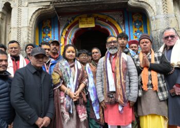 झारखंड के मुख्यमंत्री हेमंत सोरेन अपनी पत्नी कल्पना सोरेन के साथ उत्तराखंड के विभिन्न धार्मिक स्थलों का दर्शन किए !