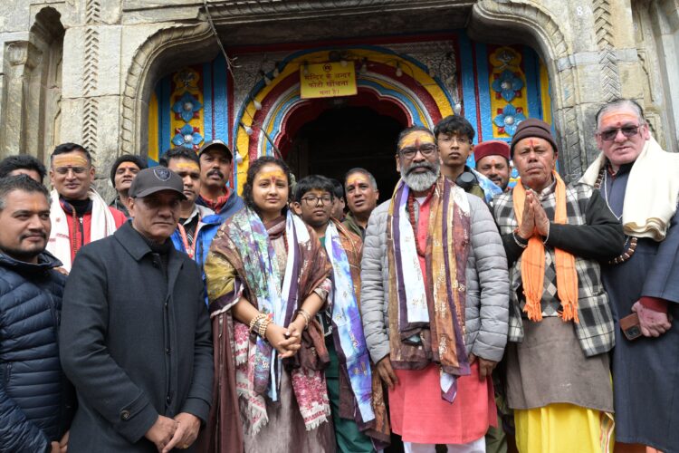झारखंड के मुख्यमंत्री हेमंत सोरेन अपनी पत्नी कल्पना सोरेन के साथ उत्तराखंड के विभिन्न धार्मिक स्थलों का दर्शन किए !