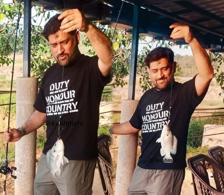 फुर्सत में दिखे कैप्टन कूल !