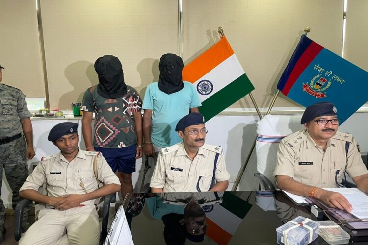पुलिस ने ब्राउन शुगर की बिक्री करते बाप-बटे को गिरफ्तार किया !