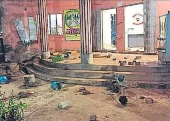 बेड़ो थाना में 250 लोगों ने किया हमला !