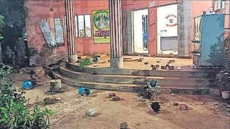 बेड़ो थाना में 250 लोगों ने किया हमला !