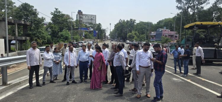 डा. आशा लकड़ा ने सिरमटोली-मेकान फ्लाईओवर के रैंप का निरीक्षण किया !