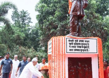सम्पूर्ण क्रान्ति दिवस पर लोकनायक स्व० जयप्रकाश नारायण जी को शत-शत नमन किया गया !