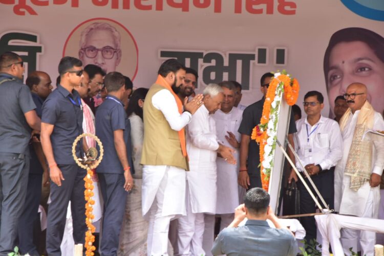 शहीद सूरज नारायण सिंह की स्मृति सभा में शामिल मुख्यमंत्री !