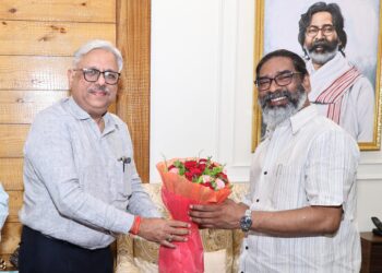 मुख्यमंत्री  हेमन्त सोरेन से डॉ सौरभ वार्ष्णेय  एवं उपनिदेशक  अभिक दास ने शिष्टाचार मुलाकात की !