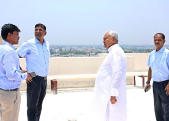 मुख्यमंत्री ने गर्दनीबाग में निर्माणाधीन ऑफिसर्स इनक्लेव का किया निरीक्षण !