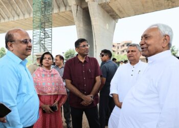 बिहार के मुख्यमंत्री ने महात्मा गांधी सेतु के समानांत बनाये जा रहे 04 लेन पुल का किया निरक्षण !