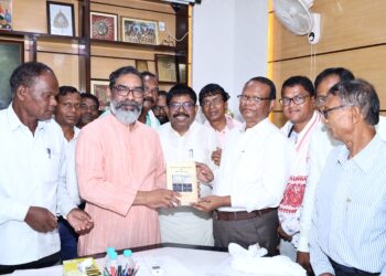 झारखंड मुख्यमंत्री  हेमन्त सोरेन से मरांङ बुरू बचाओ संघर्ष समिति के 51 सदस्य प्रतिनिधिमंडल ने की मुलाकात !