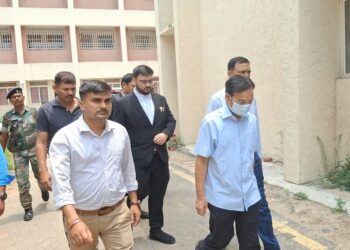 शराब घोटाला  IAS विनय चौबे और गजेंद्र सिंह की ACB कोर्ट में पेशी !
