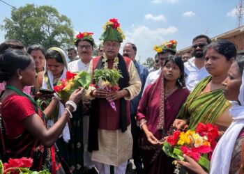 वित्त मंत्री झुमरा पहाड़ क्षेत्र का दौरा कर वहां के ग्रामीणों की समस्याओं को सुना !
