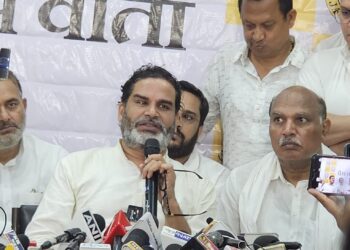 बिहार में एनडीए और इंडिया गठबंधन दोनों का जमीन खिंसकती हुई नजर  -पी .के !
