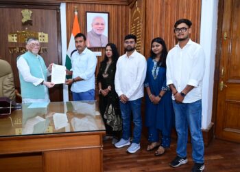 राज्यपाल  संतोष कुमार गंगवार से आज अबुआ अधिकार मंच का एक शिष्टमंडल ने राज भवन में भेंट की !