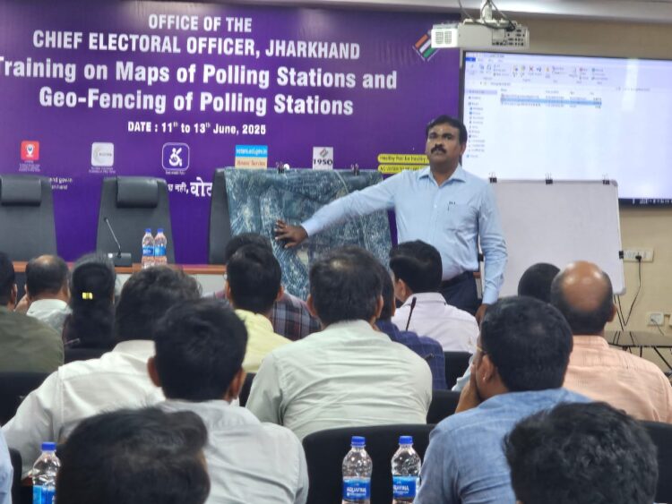 राज्य के 540 निर्वाचन संबंधी पदाधिकारियों एवं कर्मियों को दिया गया जियो फेंसिंग करने का प्रशिक्षण !