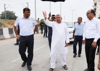 बिहार के मुख्यमंत्री ने निर्माणाधीन मीठापुर-महली एलिवेटेड पथ का निरीक्षण किया !
