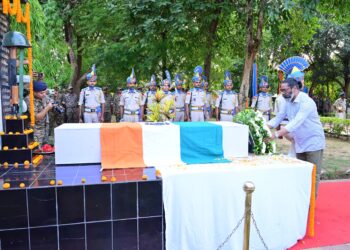 झारखंड के गवर्नर एंव सीएम  शहीद जवान को दी श्रद्धांजलि !