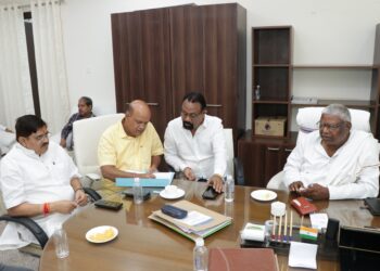 विशेष समिति (प्रश्न एवं ध्यानाकर्षण)” की विभागीय बैठक आज समिति कक्ष में आयोजित हुई !