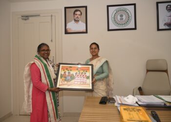 चेयर पर्सन डॉ० सोनाझारिया मिंज ने की मंत्री शिल्पी नेहा तिर्की से मुलाकात !