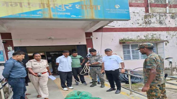 जगन्नाथपुर पुलिस पर मिर्ची पाउडर फेंक कर हमला