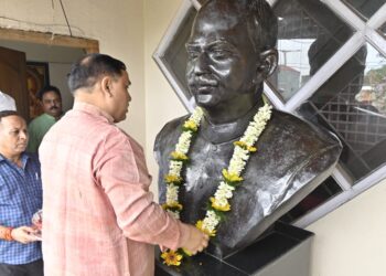 देश की एकता और अखंडता केलिए डॉ श्यामा प्रसाद मुखर्जी ने जान की बाजी लगा दी -बाबूलाल मरांडी !