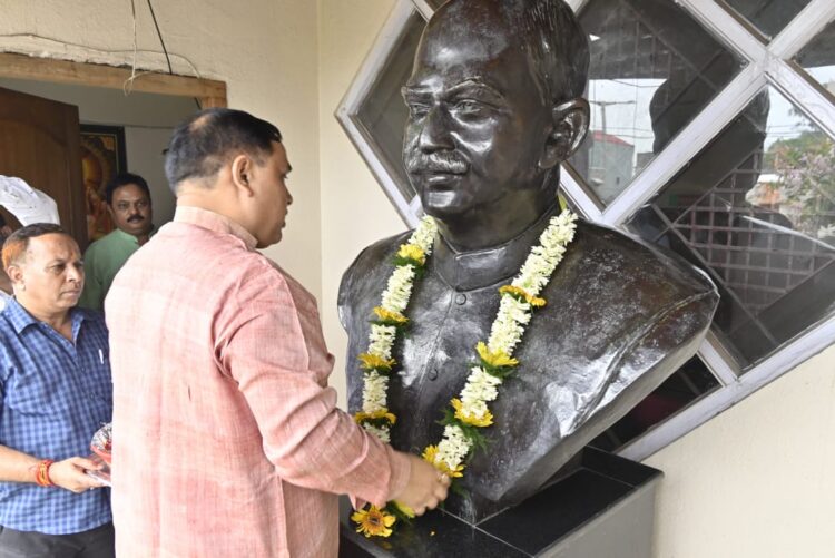 देश की एकता और अखंडता केलिए डॉ श्यामा प्रसाद मुखर्जी ने जान की बाजी लगा दी -बाबूलाल मरांडी !