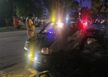 फर्जी पुलिस सायरन वाली कार लेकर घूम रहा था यूवक, पुलिस ने जब्त की गाड़ी !