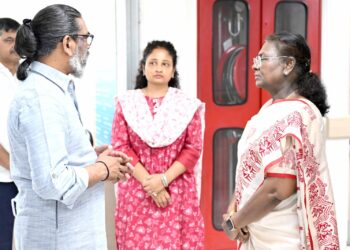 राष्ट्रपति द्रौपदी मुर्मू ने सर गंगा राम अस्पताल में भर्ती झारखंड के पूर्व मुख्यमंत्री श्री शिबू सोरेन से मुलाकात की !