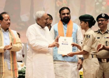सीएम नीतीश कुमार ने पुलिसकर्मियों को नियुक्ति-पत्र प्रदान किया !