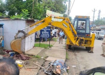 लालपुर से कोकर रोड तक बड़ा अतिक्रमण हटाओ अभियान चलाया !