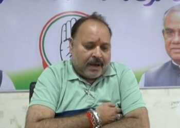 बाबूलाल मुरझाये हुए फुल है और मुरझाये हुये फूलों को किसी से खतरा नहीं होता – राकेश सिन्हा !