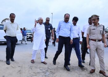दीघा से सोनपुर तक जे०पी० सेतु के समानांतर बनाये जा रहे नये 6 लेन पुल के निर्माण कार्य का जायजा लिया !
