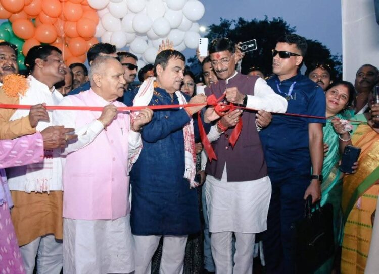 रातु रोड ऐलिवेटेड कॉरिडोर का उद्घाटन केंद्रीय सड़क परिवहन एवं राजमार्ग मंत्री नितिन गडकरी ने रेड रिबन काटकर किया !