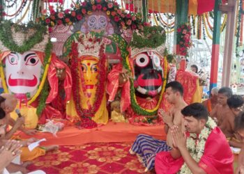 भगवान जगन्नाथ, बड़े भाई बलभद्र और बहन सुभद्रा मंदिर में वापस लौट आए !  आज नौ दिनों के प्रवास के बाद