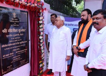 मुख्यमंत्री ने अभिलेख प्रकोष्ठ भवन के लिये बहुमंजिला भवन के निर्माण कार्य का शिलान्यास किया !