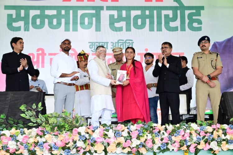 झारखंड के राज्यपाल ‘प्रतिभा सम्मान समारोह’ में प्रतिभावान !