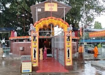 खूँटी  में स्थित प्रसिद्ध बाबा आमरेश्वर धाम के दर्शन में थोड़ी परेशानी हो सकती है !