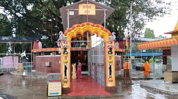 खूँटी  में स्थित प्रसिद्ध बाबा आमरेश्वर धाम के दर्शन में थोड़ी परेशानी हो सकती है !
