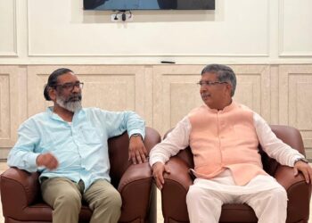 भाजपा प्रदेश महामंत्री एवम सांसद श्री आदित्य साहू ने आज नई दिल्ली में  मुख्यमंत्री हेमंत सोरेन जी से मुलाकात की