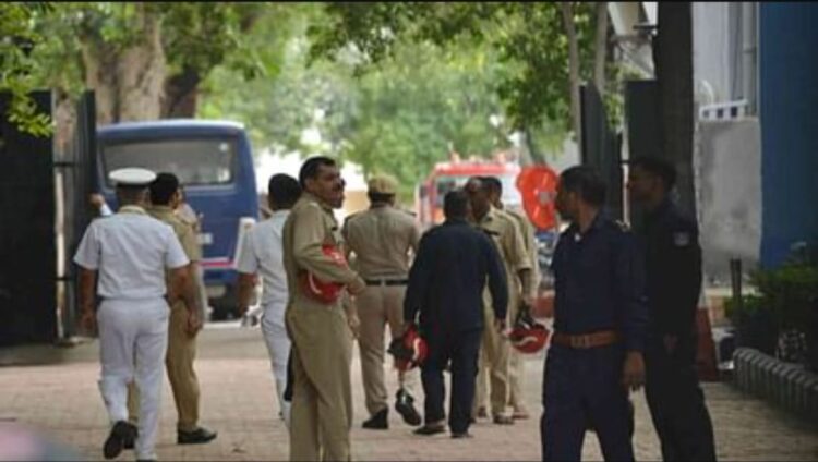 20 स्कूलों को बम से उड़ाने की धमकी !