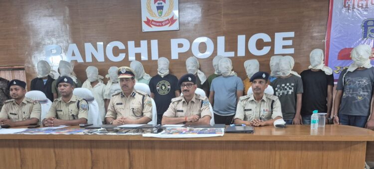 विधिवत पुलिस पदाधिकारी एवं कर्मियों के साथ छापमारी की गई !