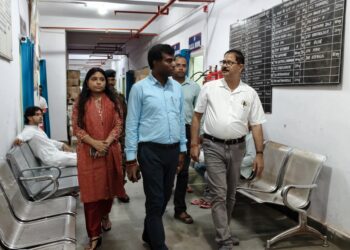 प्रखंड सह अंचल कार्यालय रातू का औचक निरीक्षण !