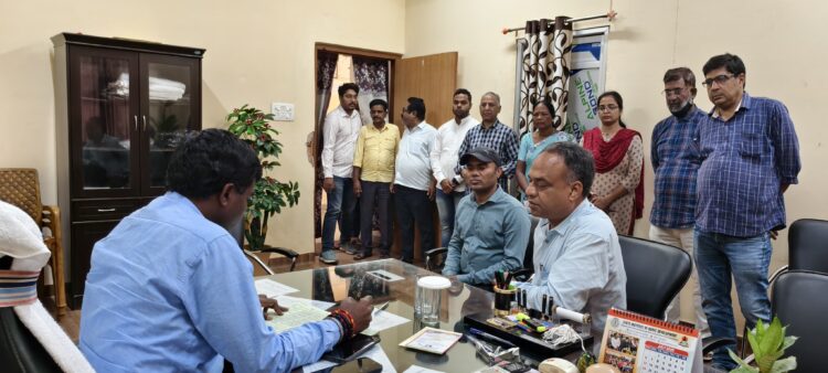 रांची डीसी  मंजूनाथ भजन्त्री ने रातू ब्लॉक किया औचक निरीक्षण !
