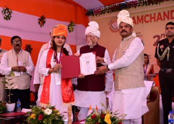 राज्यपाल आज रामचंद्र चंद्रवंशी विश्वविद्यालय के द्वितीय दीक्षांत समारोह में शामिल हुए !